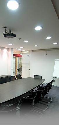 úpravy konferenční místnosti