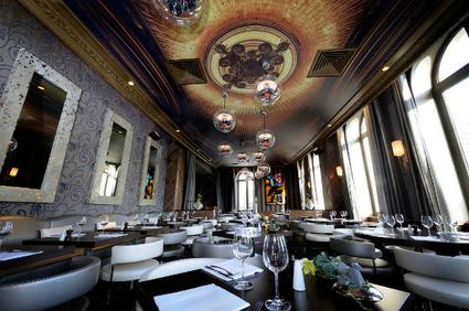 Akustický strop v restauraci